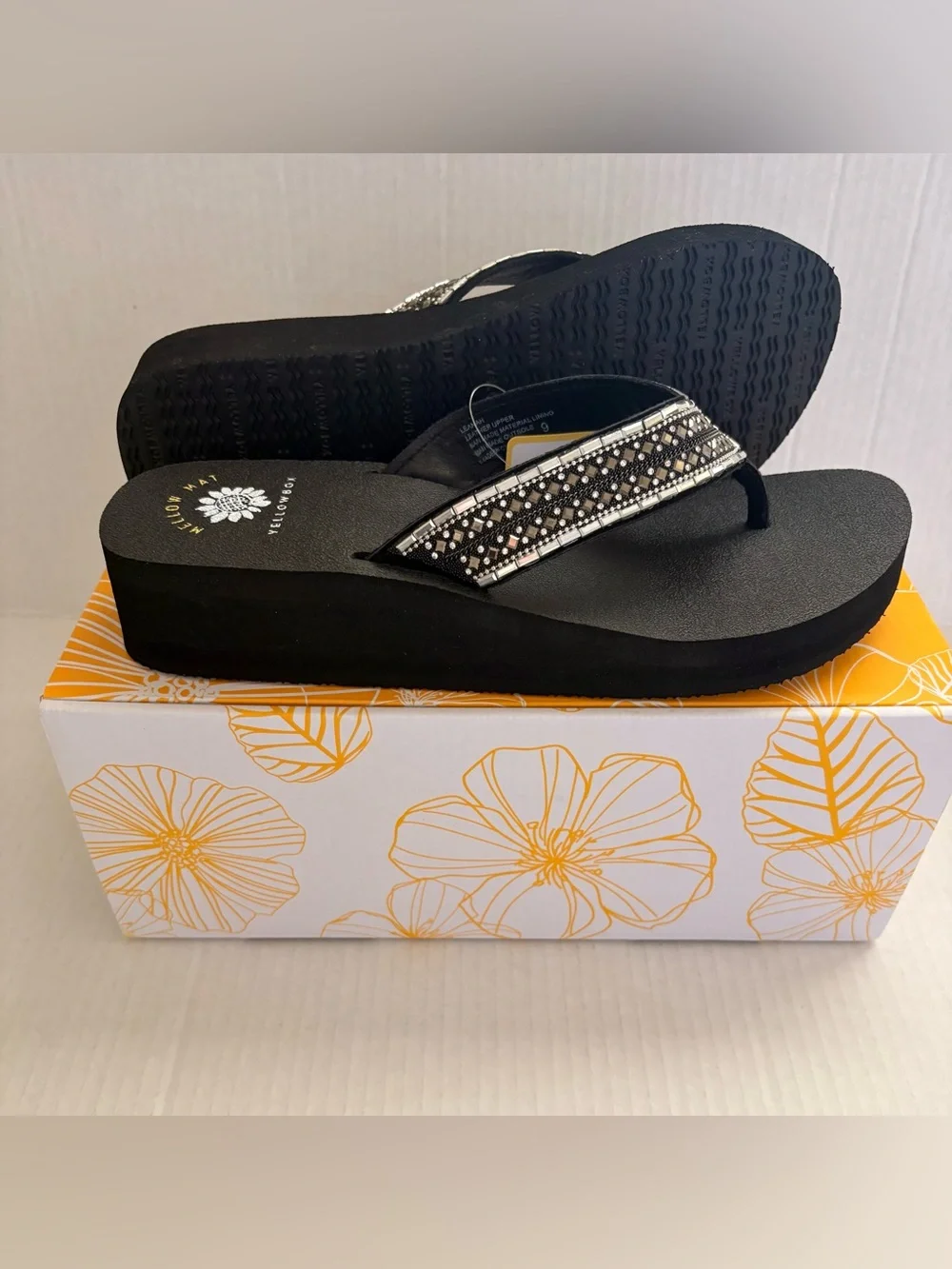 Yellow Box Mellow Mat Women’s Black Embellished Wedge Flip Flops Sz 9 - Picture 10 of 12